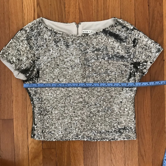 🚨Alice + Olivia Sarita Gold Sequin Crop Top🚨 - Picture 3 of 8